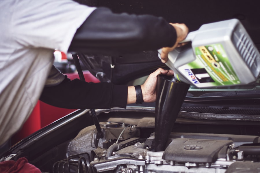 Fahrzeuginspektion durch erfahrenen Mechaniker